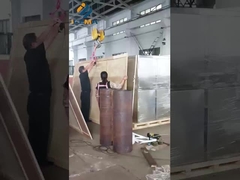 機械は梱包され,顧客の工場に送られる準備ができています