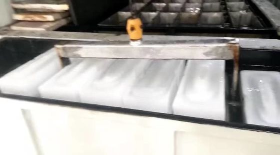 500kg/日 50t/日 空気冷却コンデンサ式自動塩水ブロック氷機